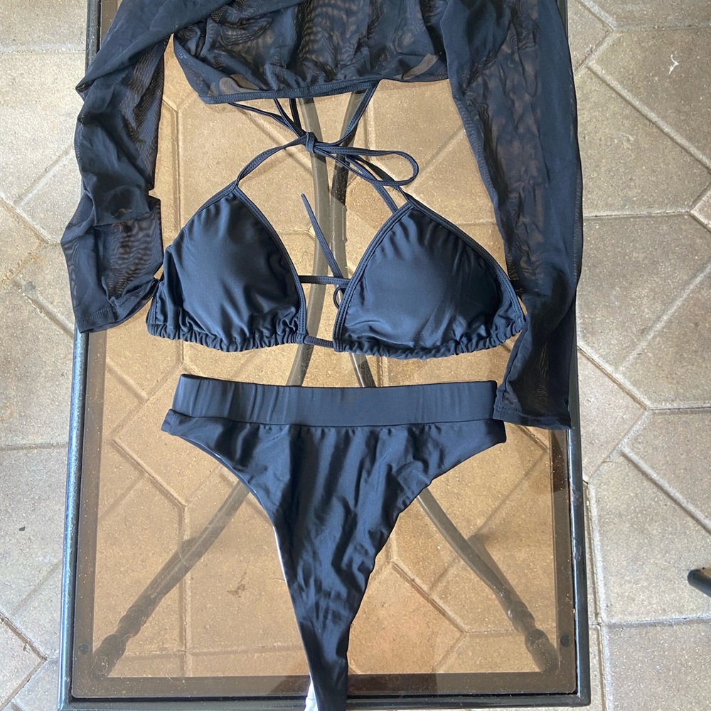 Black bikini